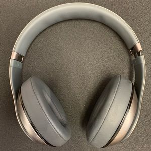 Beats Studio Wireless headphones / Écouteurs sans fil Beats Studio